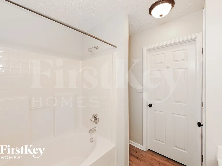 5255 Hillcrest Glenn Dr — Photo 16