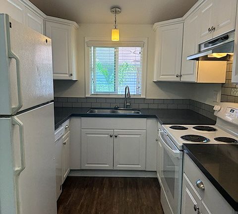 4th image of 186 Camino De Vida APT B