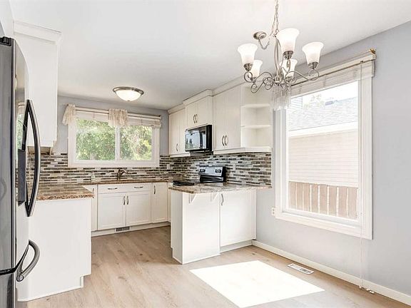 3rd image of 71 E Rivervalley Cres SE