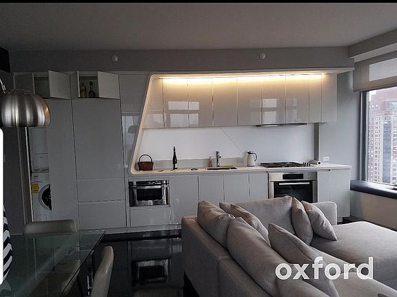 3rd image of 123 Washington St APT 33B