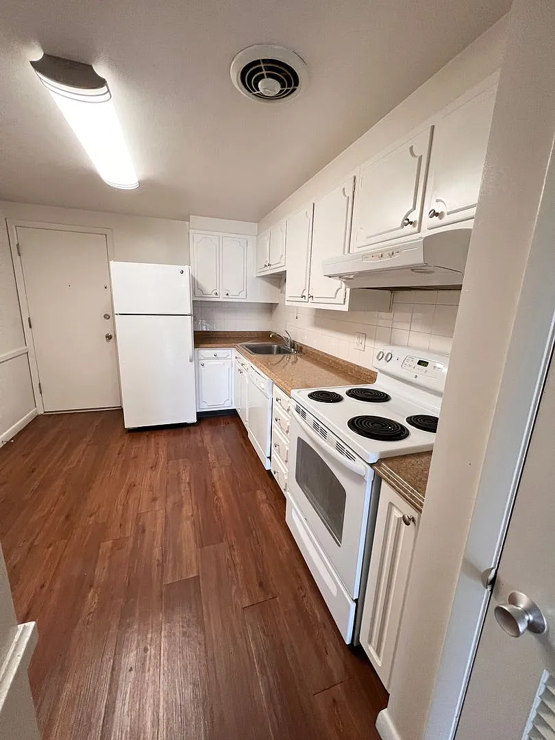 Building Photo - The Envoy Apartments