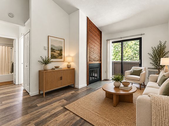 2nd image of 2415 Spruce St APT 3