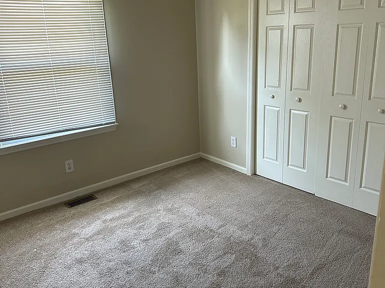 304 E Brown St — Photo 8