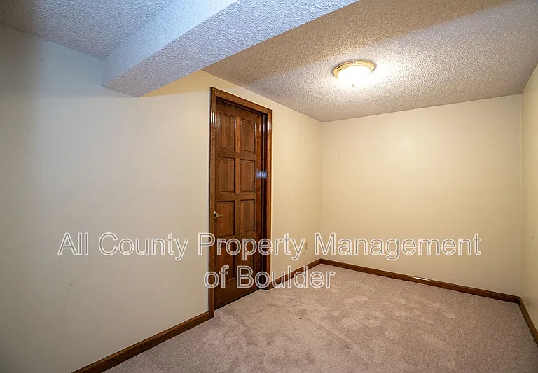 470 W Sutton Cir — Photo 14