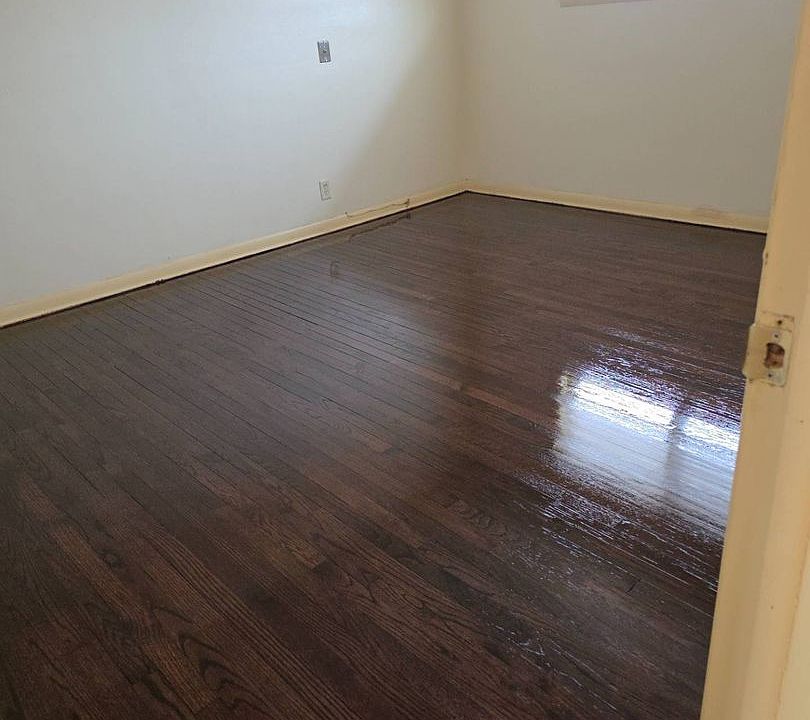 2nd image of 2600-20 W Glendale Ave #4