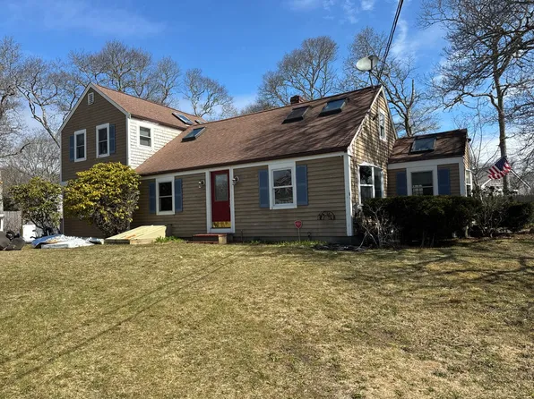 20 Sunset Ter, Hyannis, MA 02601