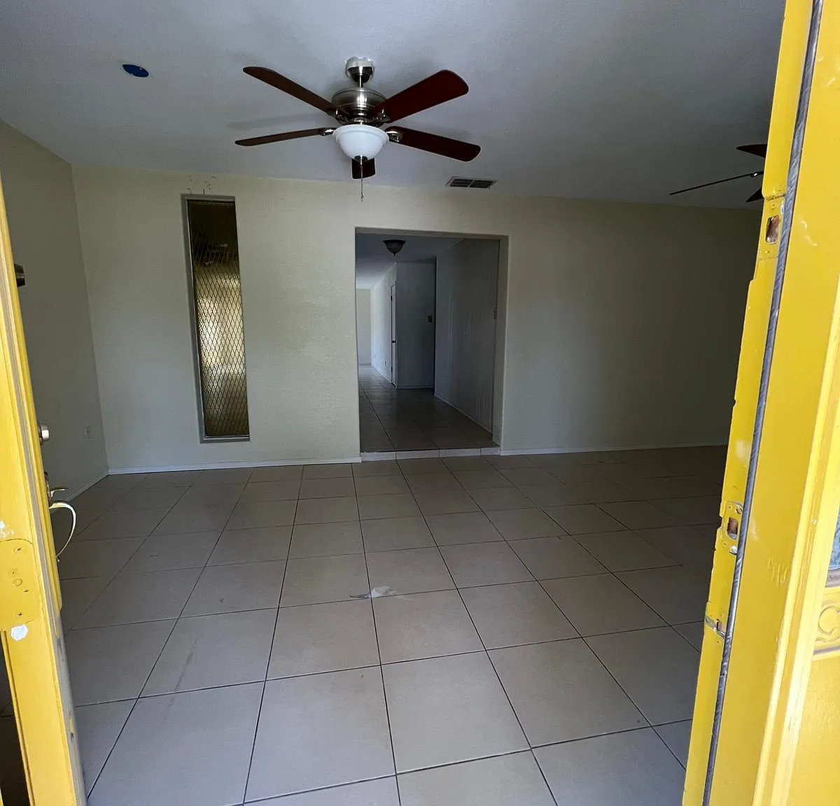 4 bed, 2800 sqft, $1,850 — Photo 3