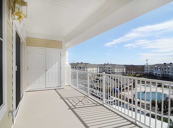 5th image of 909 Four Seasons Ln