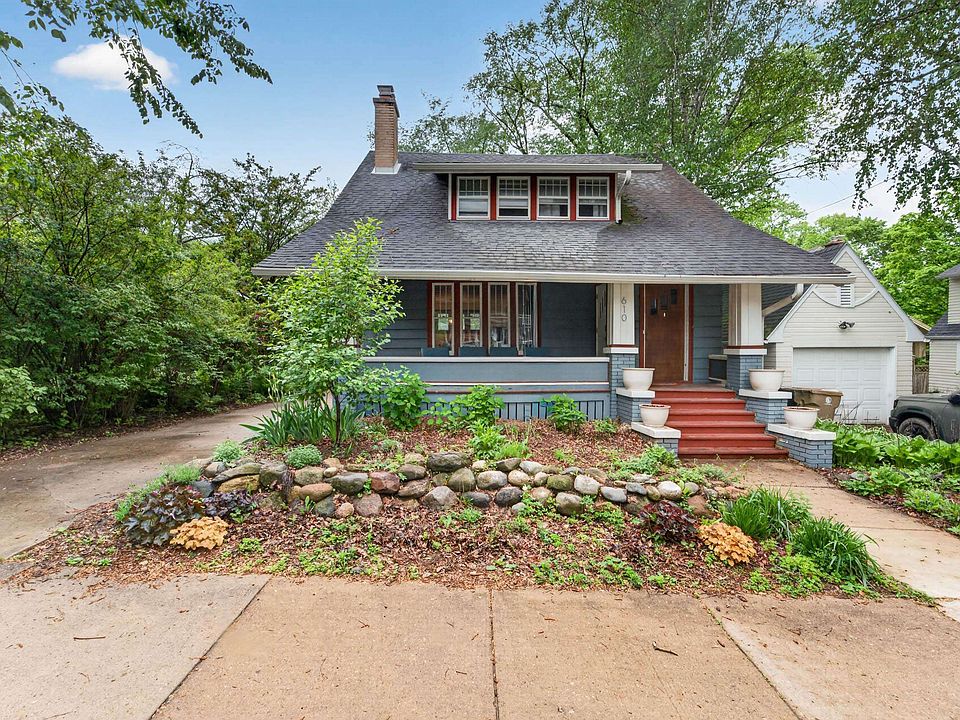 1st image of 610 Leonard St