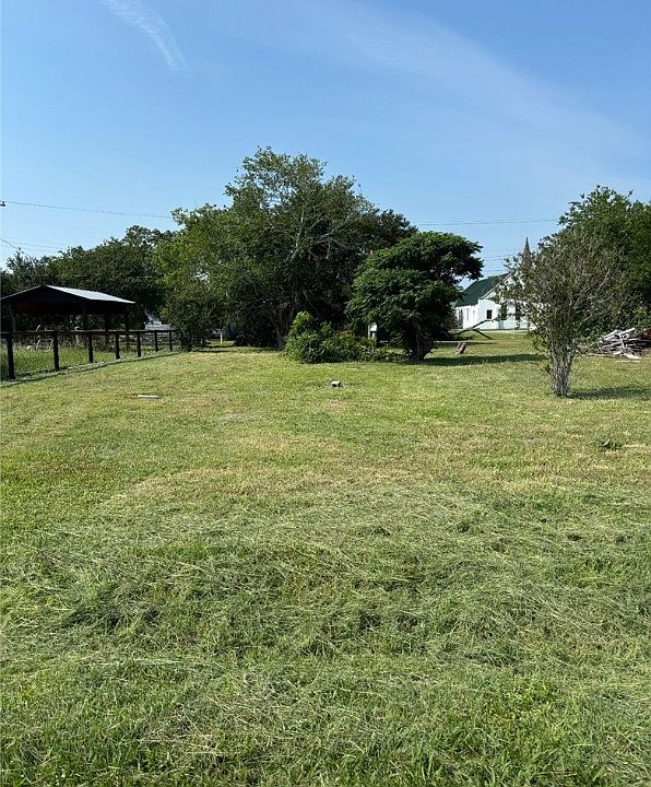 1st image of 307 Burton St