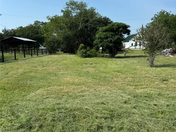 307 Burton St, Woodsboro, TX 78393