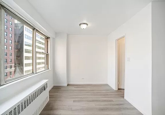 3rd image of 430 W 34th St APT 6F