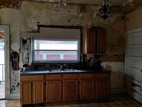 4th image of 725 19th St
