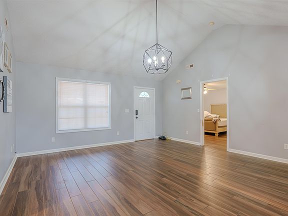 5th image of 118 Shoals Paradise Dr