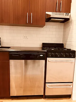 Rented by Metropolis Real Estate of Manhattan | media 17