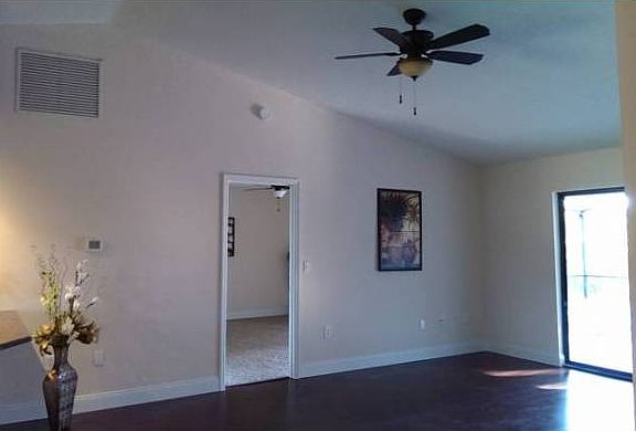 4th image of 10020 Lakeshore Dr