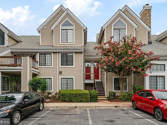 2nd image of 3451 Hewitt Ave #205