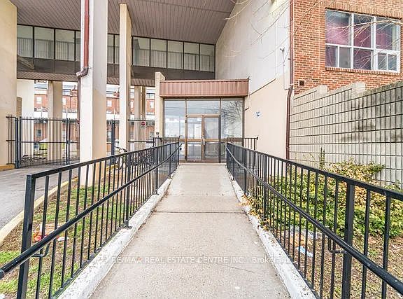 4th image of 10 Eddystone Ave #255