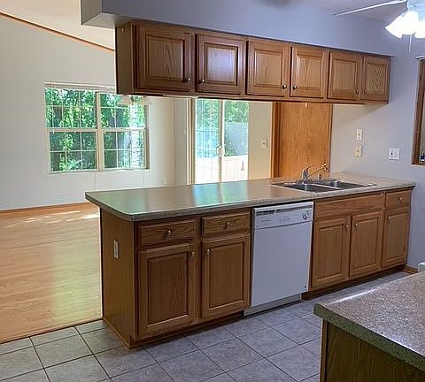 3rd image of 5662 Oak Village Dr