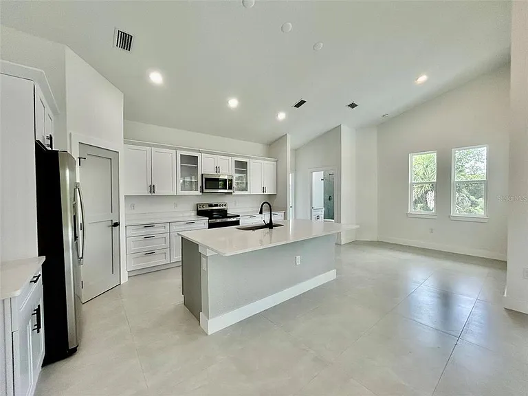 8181 Tecumseh Cir — Photo 9