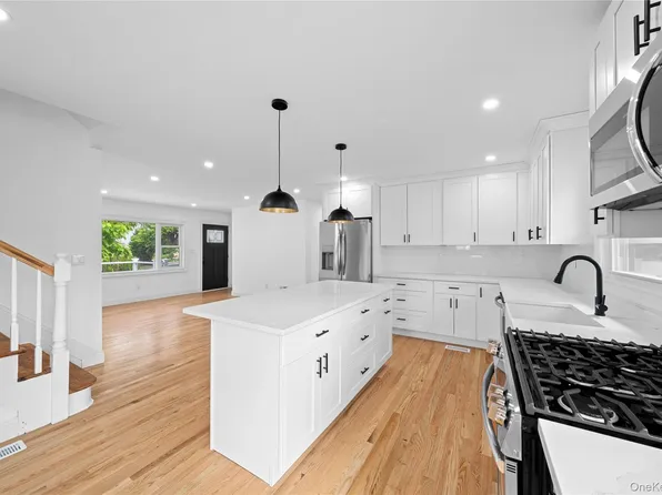 207 Wright Street, Westbury, NY 11590
