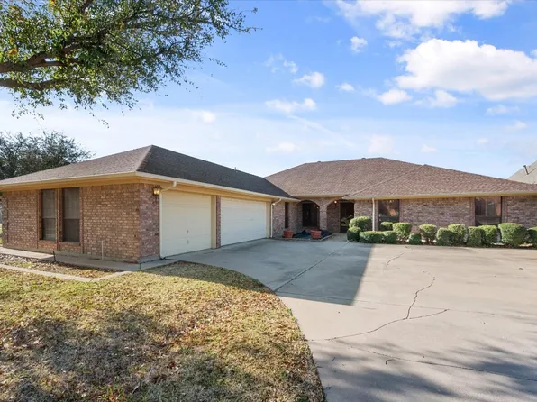 915 Riviera Dr, Mansfield, TX 76063