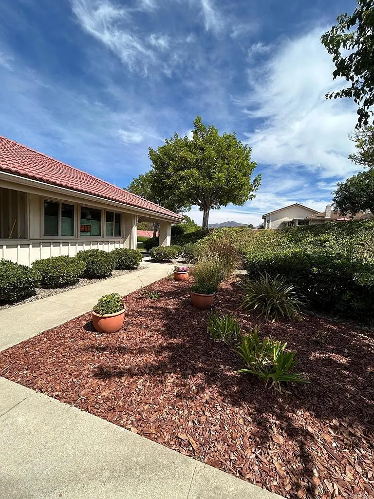 2 bed, 945 sqft, $2,900 — Photo 3