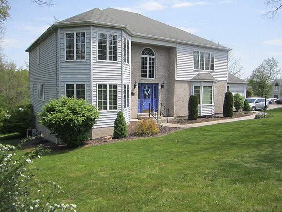 2nd image of 50347 Hemingway Dr