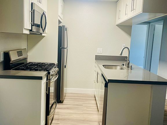 2nd image of 2209 Judson St #21B