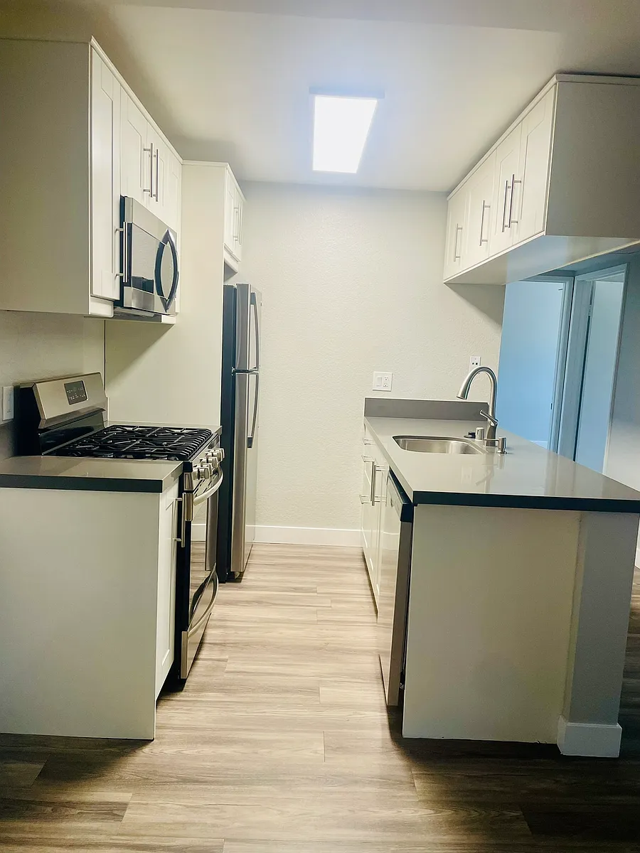 Building Photo - 2209 Judson St #21B