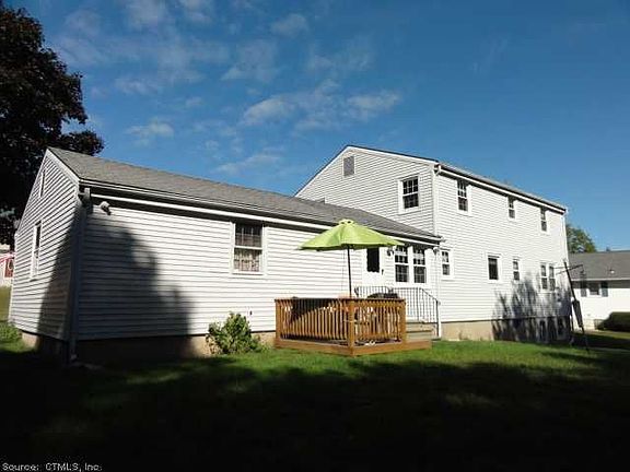 3rd image of 69 Hollyberry Ln