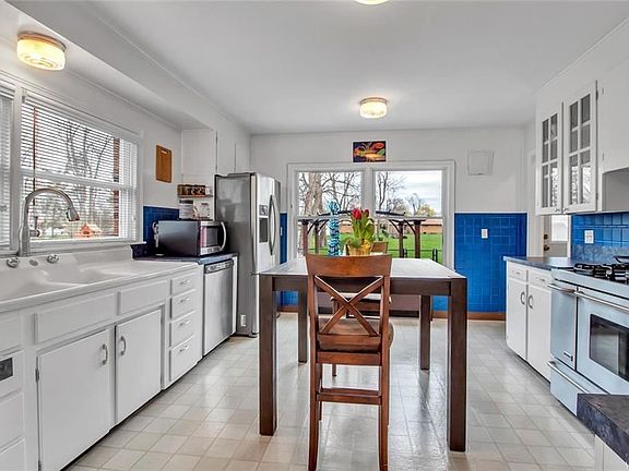 4th image of 146 Catherine St