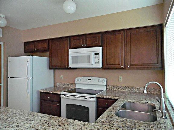 4th image of 829 S Casitas Dr