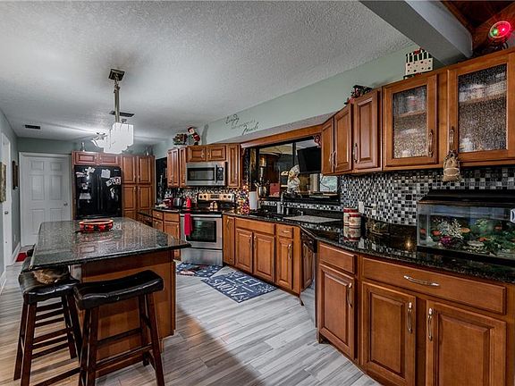 3rd image of 273 Agnes Ave