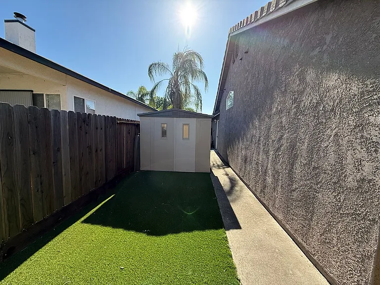 1501 Shiprock Ct — Photo 34