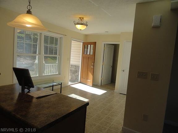 3rd image of 520 Shaffer Dr