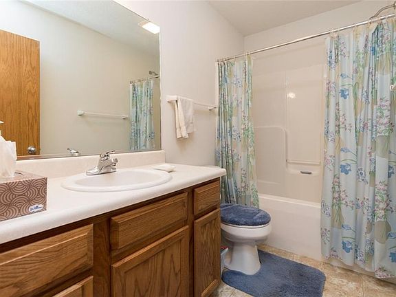 4th image of 2404 NW Northpark Dr