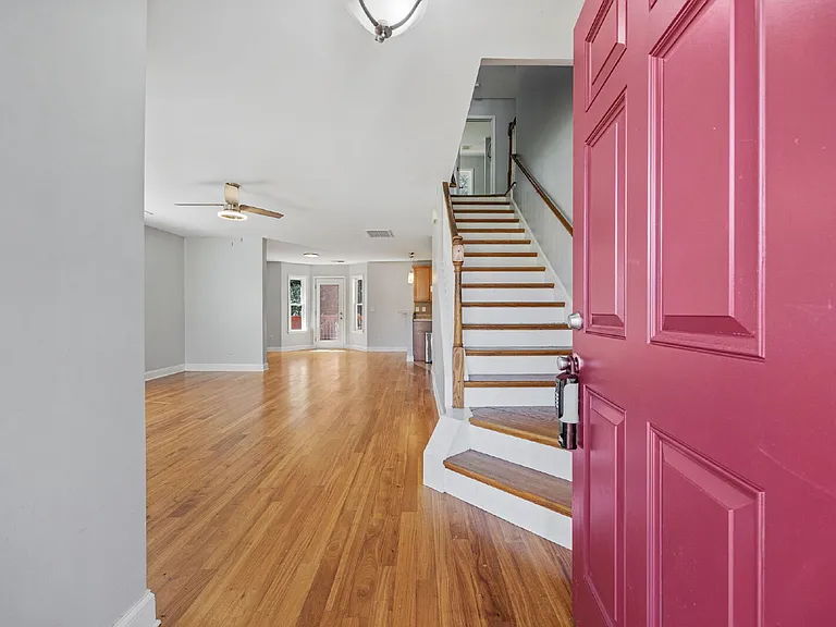 190 Hamilton Way — Photo 5