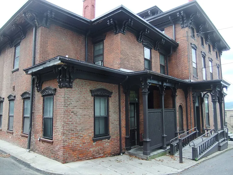 705 E Buffalo St — Photo 8