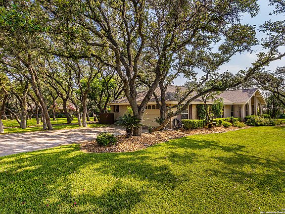 4th image of 413 Park Oak Dr
