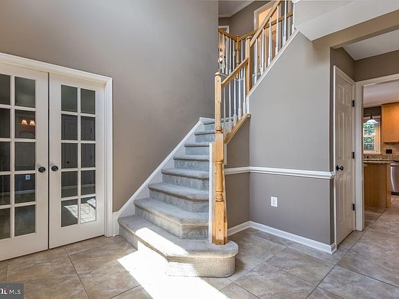 3rd image of 18 Boulder Dr