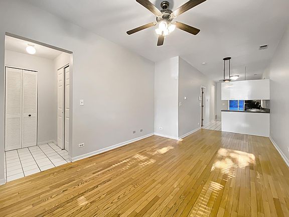 3rd image of 1615 N Winchester Ave APT 1