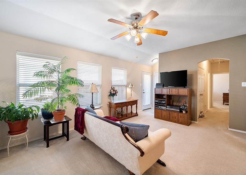 1st image of 2421 Ravenwood Ct