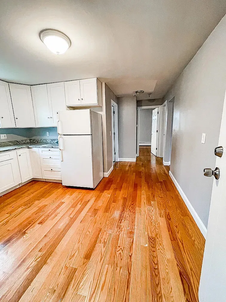 2 bed, 700 sqft, $2,000 — Photo 3