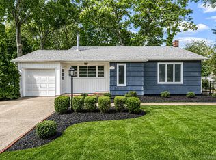 194 Phyllis Dr, Patchogue, NY 11772