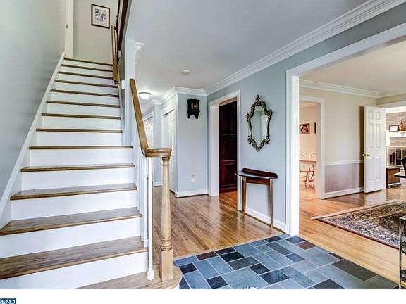 3rd image of 209 Greenock Dr