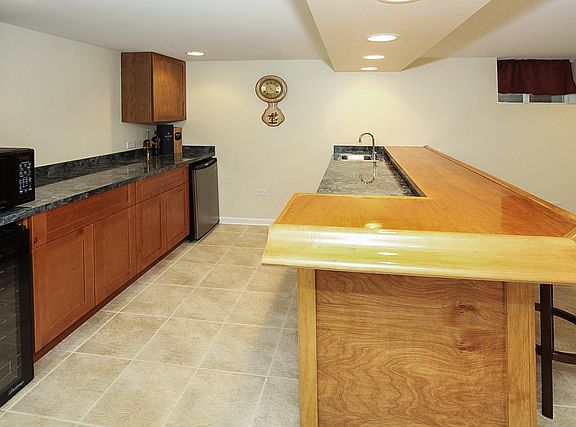 5th image of 386 Bryant Ave