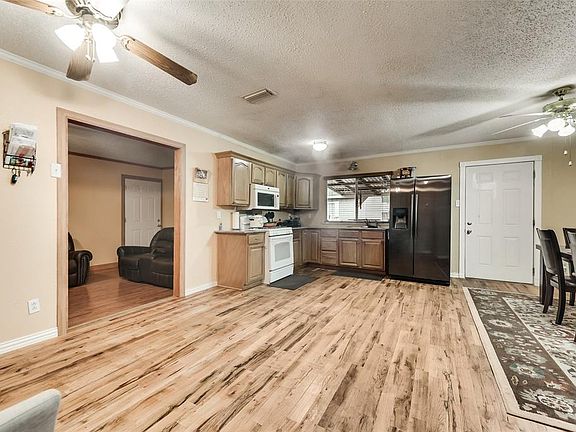 3rd image of 1109 Greencove Dr