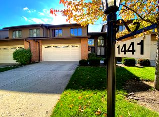 1441 N Picadilly Cir, Mount Prospect, IL 60056