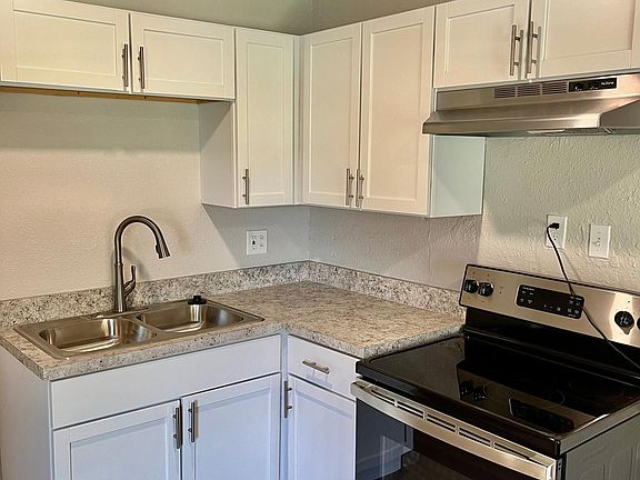 4th image of 581 Joy Dr